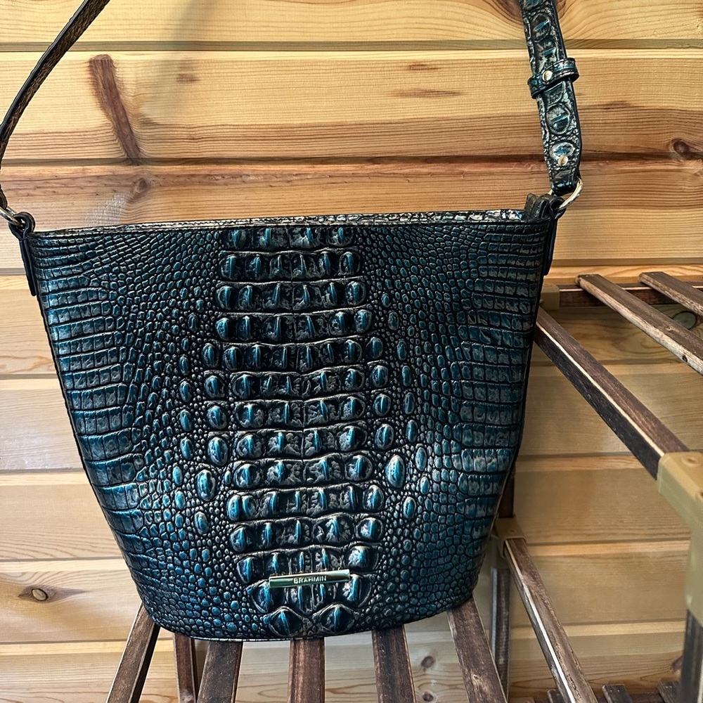Two toned metallic bucket bag with adjustable straps